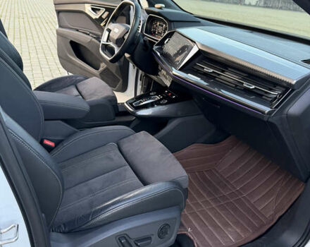 Белый Ауди Q4 e-tron, объемом двигателя 0 л и пробегом 65 тыс. км за 28500 $, фото 17 на Automoto.ua