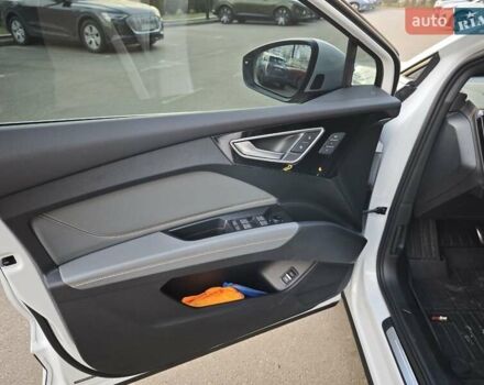 Белый Ауди Q4 e-tron, объемом двигателя 0 л и пробегом 20 тыс. км за 28700 $, фото 14 на Automoto.ua