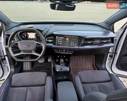 Белый Ауди Q4 e-tron, объемом двигателя 0 л и пробегом 65 тыс. км за 28500 $, фото 29 на Automoto.ua