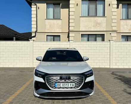 Белый Ауди Q4 e-tron, объемом двигателя 0 л и пробегом 27 тыс. км за 27500 $, фото 2 на Automoto.ua