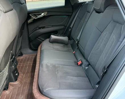 Белый Ауди Q4 e-tron, объемом двигателя 0 л и пробегом 65 тыс. км за 28500 $, фото 33 на Automoto.ua