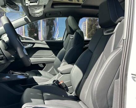Белый Ауди Q4 e-tron, объемом двигателя 0 л и пробегом 33 тыс. км за 27399 $, фото 8 на Automoto.ua