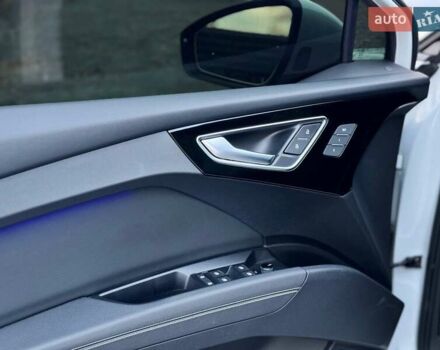 Белый Ауди Q4 e-tron, объемом двигателя 0 л и пробегом 22 тыс. км за 35000 $, фото 4 на Automoto.ua
