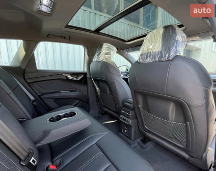 Білий Ауді Q4 e-tron, об'ємом двигуна 0 л та пробігом 22 тис. км за 28500 $, фото 6 на Automoto.ua