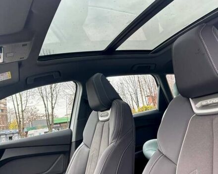 Білий Ауді Q4 e-tron, об'ємом двигуна 0 л та пробігом 14 тис. км за 28900 $, фото 6 на Automoto.ua