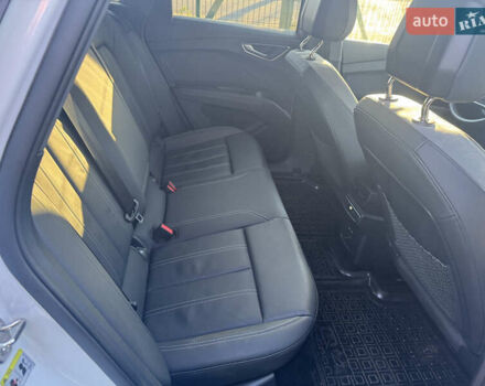 Белый Ауди Q4 e-tron, объемом двигателя 0 л и пробегом 45 тыс. км за 29999 $, фото 31 на Automoto.ua