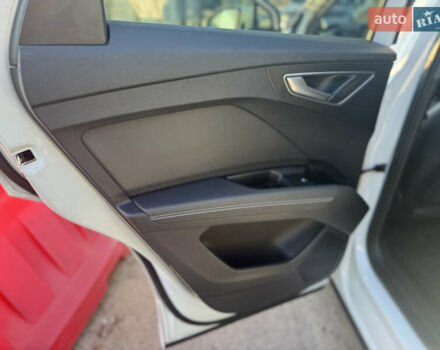 Белый Ауди Q4 e-tron, объемом двигателя 0 л и пробегом 45 тыс. км за 29999 $, фото 25 на Automoto.ua