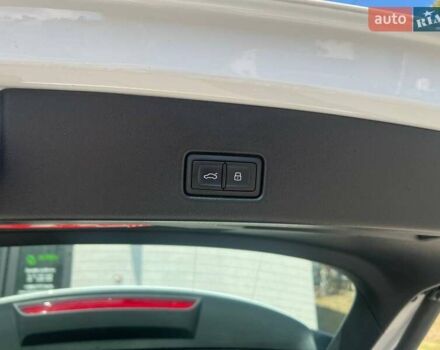Белый Ауди Q4 e-tron, объемом двигателя 0 л и пробегом 20 тыс. км за 30300 $, фото 19 на Automoto.ua