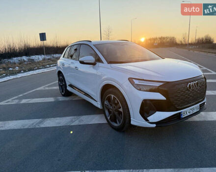 Белый Ауди Q4 e-tron, объемом двигателя 0 л и пробегом 23 тыс. км за 35400 $, фото 4 на Automoto.ua
