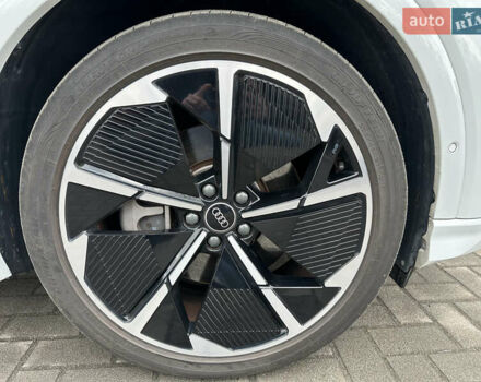 Білий Ауді Q4 e-tron, об'ємом двигуна 0 л та пробігом 8 тис. км за 35600 $, фото 8 на Automoto.ua