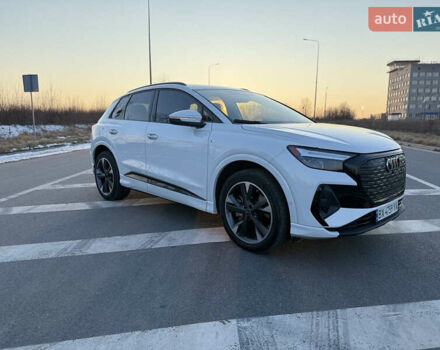 Белый Ауди Q4 e-tron, объемом двигателя 0 л и пробегом 23 тыс. км за 35400 $, фото 5 на Automoto.ua
