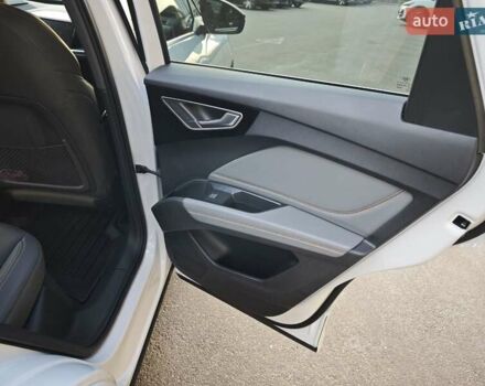 Белый Ауди Q4 e-tron, объемом двигателя 0 л и пробегом 20 тыс. км за 28700 $, фото 10 на Automoto.ua