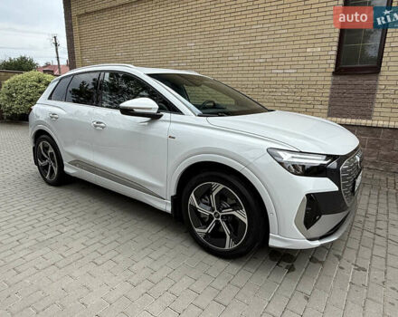 Белый Ауди Q4 e-tron, объемом двигателя 0 л и пробегом 47 тыс. км за 29800 $, фото 2 на Automoto.ua