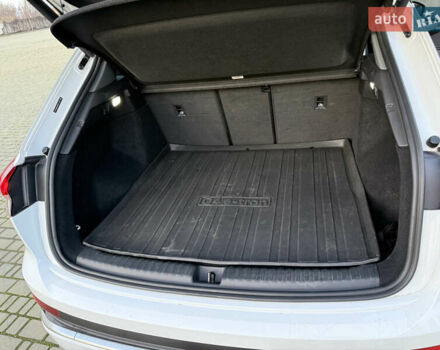 Белый Ауди Q4 e-tron, объемом двигателя 0 л и пробегом 65 тыс. км за 28500 $, фото 36 на Automoto.ua