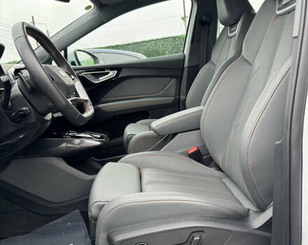 Белый Ауди Q4 e-tron, объемом двигателя 0 л и пробегом 6 тыс. км за 28500 $, фото 18 на Automoto.ua