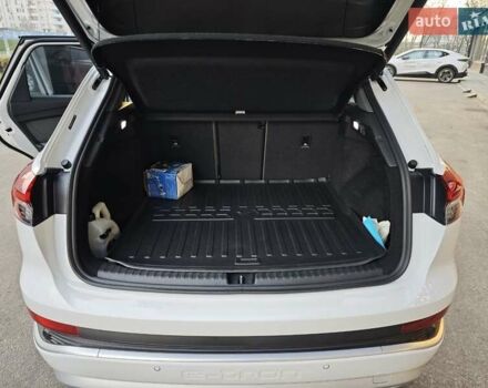 Белый Ауди Q4 e-tron, объемом двигателя 0 л и пробегом 20 тыс. км за 28700 $, фото 11 на Automoto.ua