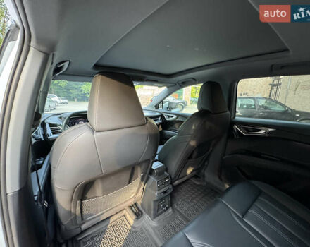 Белый Ауди Q4 e-tron, объемом двигателя 0 л и пробегом 22 тыс. км за 29500 $, фото 17 на Automoto.ua