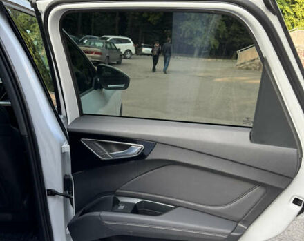 Белый Ауди Q4 e-tron, объемом двигателя 0 л и пробегом 22 тыс. км за 29500 $, фото 23 на Automoto.ua