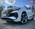 Белый Ауди Q4 e-tron, объемом двигателя 0 л и пробегом 2 тыс. км за 36799 $, фото 2 на Automoto.ua