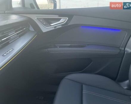 Белый Ауди Q4 e-tron, объемом двигателя 0 л и пробегом 1 тыс. км за 42000 $, фото 28 на Automoto.ua