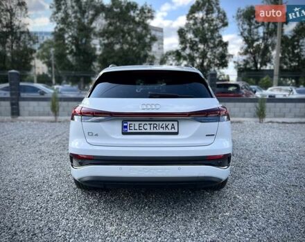 Белый Ауди Q4 e-tron, объемом двигателя 0 л и пробегом 2 тыс. км за 36799 $, фото 10 на Automoto.ua