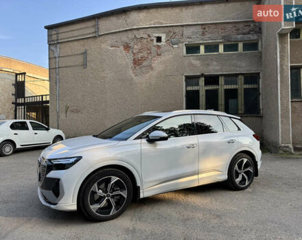 Белый Ауди Q4 e-tron, объемом двигателя 0 л и пробегом 22 тыс. км за 29500 $, фото 2 на Automoto.ua