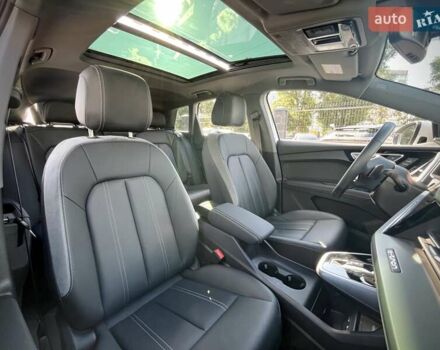 Белый Ауди Q4 e-tron, объемом двигателя 0 л и пробегом 2 тыс. км за 36799 $, фото 32 на Automoto.ua