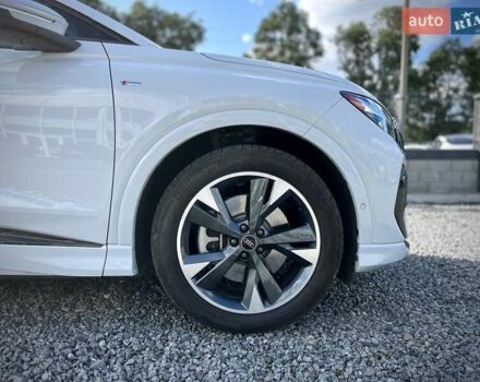 Белый Ауди Q4 e-tron, объемом двигателя 0 л и пробегом 2 тыс. км за 36799 $, фото 20 на Automoto.ua