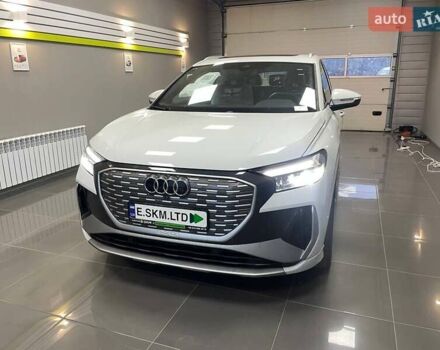 Белый Ауди Q4 e-tron, объемом двигателя 0 л и пробегом 1 тыс. км за 31999 $, фото 1 на Automoto.ua
