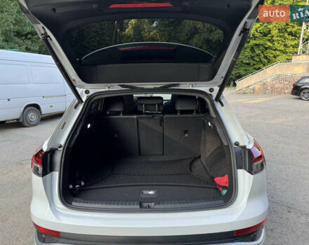 Белый Ауди Q4 e-tron, объемом двигателя 0 л и пробегом 22 тыс. км за 29500 $, фото 22 на Automoto.ua