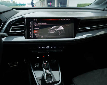 Ауди Q4 e-tron 2024 в Киеве на Automoto.ua Белый Ауди Q4 e-tron, объемом двигателя 0 л и пробегом 21 тыс. км за 34000 $, фото 17 на Automoto.ua