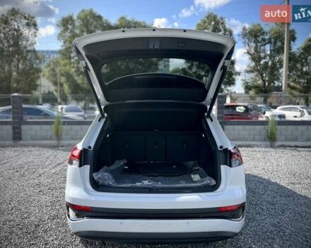 Белый Ауди Q4 e-tron, объемом двигателя 0 л и пробегом 2 тыс. км за 36799 $, фото 12 на Automoto.ua