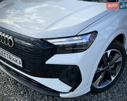 Белый Ауди Q4 e-tron, объемом двигателя 0 л и пробегом 2 тыс. км за 36799 $, фото 3 на Automoto.ua