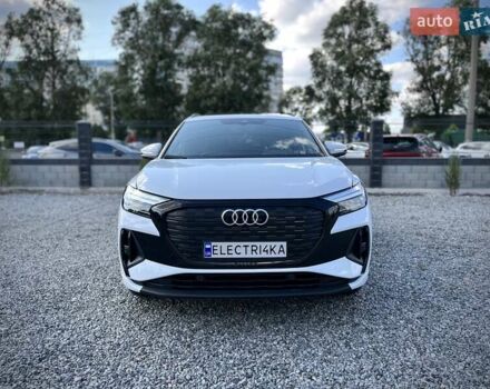 Белый Ауди Q4 e-tron, объемом двигателя 0 л и пробегом 2 тыс. км за 36799 $, фото 15 на Automoto.ua