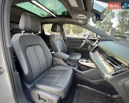 Белый Ауди Q4 e-tron, объемом двигателя 0 л и пробегом 2 тыс. км за 36799 $, фото 30 на Automoto.ua