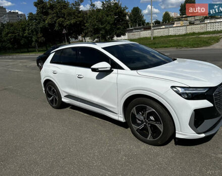 Белый Ауди Q4 e-tron, объемом двигателя 0 л и пробегом 4 тыс. км за 31000 $, фото 2 на Automoto.ua