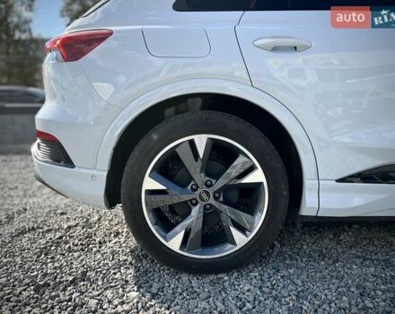 Белый Ауди Q4 e-tron, объемом двигателя 0 л и пробегом 2 тыс. км за 36799 $, фото 19 на Automoto.ua