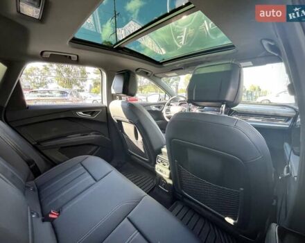 Белый Ауди Q4 e-tron, объемом двигателя 0 л и пробегом 2 тыс. км за 36799 $, фото 34 на Automoto.ua