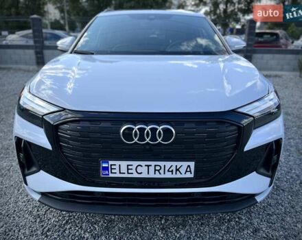 Белый Ауди Q4 e-tron, объемом двигателя 0 л и пробегом 2 тыс. км за 36799 $, фото 16 на Automoto.ua