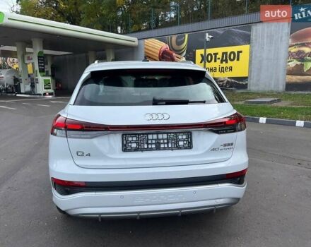 Белый Ауди Q4 e-tron, объемом двигателя 0 л и пробегом 1 тыс. км за 32000 $, фото 4 на Automoto.ua