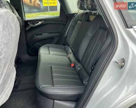 Белый Ауди Q4 e-tron, объемом двигателя 0 л и пробегом 1 тыс. км за 32000 $, фото 12 на Automoto.ua