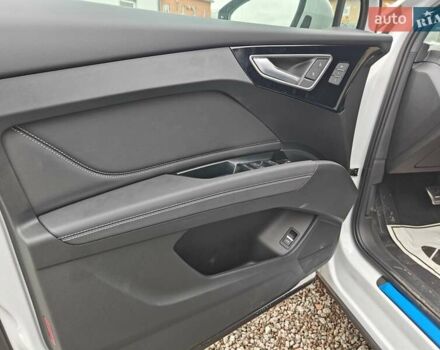 Белый Ауди Q4 e-tron, объемом двигателя 0 л и пробегом 1 тыс. км за 33200 $, фото 22 на Automoto.ua