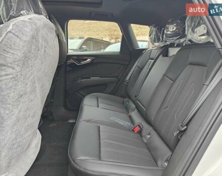 Белый Ауди Q4 e-tron, объемом двигателя 0 л и пробегом 1 тыс. км за 33200 $, фото 27 на Automoto.ua