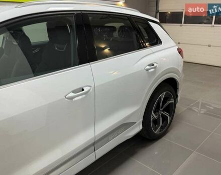 Белый Ауди Q4 e-tron, объемом двигателя 0 л и пробегом 1 тыс. км за 32599 $, фото 4 на Automoto.ua