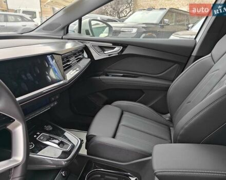 Белый Ауди Q4 e-tron, объемом двигателя 0 л и пробегом 1 тыс. км за 33200 $, фото 26 на Automoto.ua