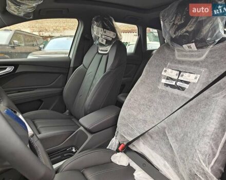 Белый Ауди Q4 e-tron, объемом двигателя 0 л и пробегом 1 тыс. км за 33200 $, фото 25 на Automoto.ua