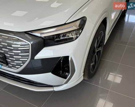 Білий Ауді Q4 e-tron, об'ємом двигуна 0 л та пробігом 1 тис. км за 32599 $, фото 3 на Automoto.ua