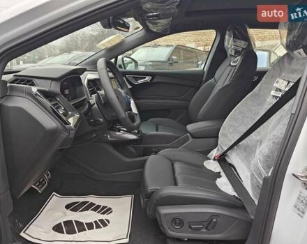 Белый Ауди Q4 e-tron, объемом двигателя 0 л и пробегом 1 тыс. км за 33200 $, фото 19 на Automoto.ua