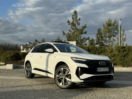 Ауди Q4 e-tron 2023 в Днепре (Днепропетровске) на Automoto.ua Белый Ауди Q4 e-tron, объемом двигателя 0 л и пробегом 12 тыс. км за 29900 $, фото 1 на Automoto.ua