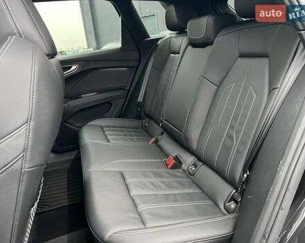 Чорний Ауді Q4 e-tron, об'ємом двигуна 0 л та пробігом 22 тис. км за 35340 $, фото 33 на Automoto.ua